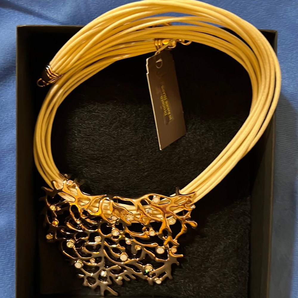 New beautiful choker